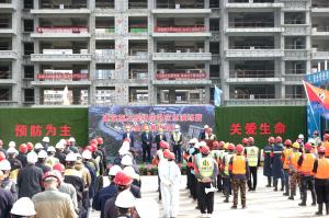 關(guān)愛生命、預(yù)防為主——集團(tuán)公司在新安縣碧桂園·繁花里舉辦防汛應(yīng)急演練暨安全標(biāo)準(zhǔn)化觀摩